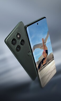 The Motorola Edge 2025 has an artificial leather finish. (Image source: Evan Blass)
