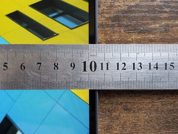Narrow side bezels