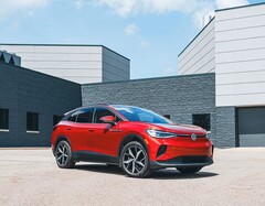 The electric 2025 Volkswagen ID.4 compact SUV (Image source: Marc Urbano/Car and Driver)