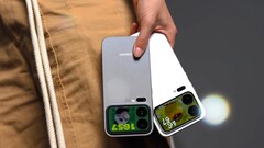 The Xiaomi 17 Pro go head-to-head in early camera tests against the iPhone 17 Pro, Xiaomi 15 and Galaxy S25 Ultra (Image source: Weibo)