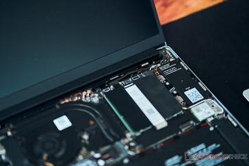 The display bezel attaches to the laptop frame magnetically instead of with glue unlike on most other designs to allow for easy panel replacement
