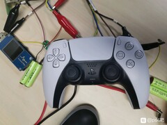 Another look at the DualSense controller. (Image source: @Galaxyrain666)