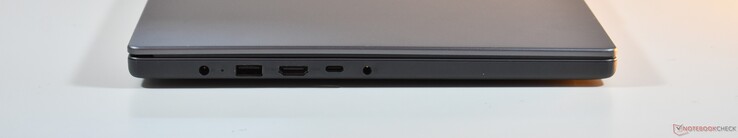 left: Charging port, USB-A 3.2 Gen 1, HDMI, USB-C 3.2 Gen 1 (incl. PD/DP), 3.5mm audio