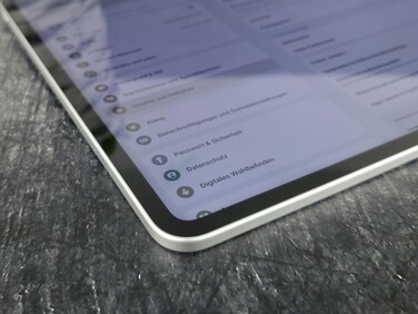 Oppo Pad 4 Pro in review. (Image source: Marcus Herbrich/Notebookcheck)
