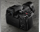 The G9II has a compact and ergonomic form factor (Image Source: Panasonic)