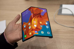 Does the Mate X repeat the Galaxy Fold&#039;s mistakes? (Image source: CNET)