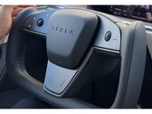 Tesla offers new Yoke steering wheel for Model S and Model X (image: Tesla / @dkrasniy, X-App)