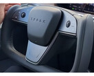 Tesla offers new Yoke steering wheel for Model S and Model X (image: Tesla / @dkrasniy, X-App)