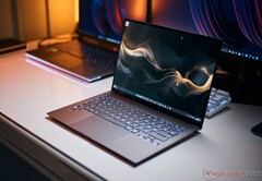 The Zenbook S 14 sports a Core Ultra 7 256V CPU paired with 16 GB of memory and a powerful iGPU. (Image source: Own)