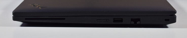 right: Smartcard reader, nanoSIM, USB-A 3.2 Gen 1, RJ45-Ethernet, Kensington Lock Slot