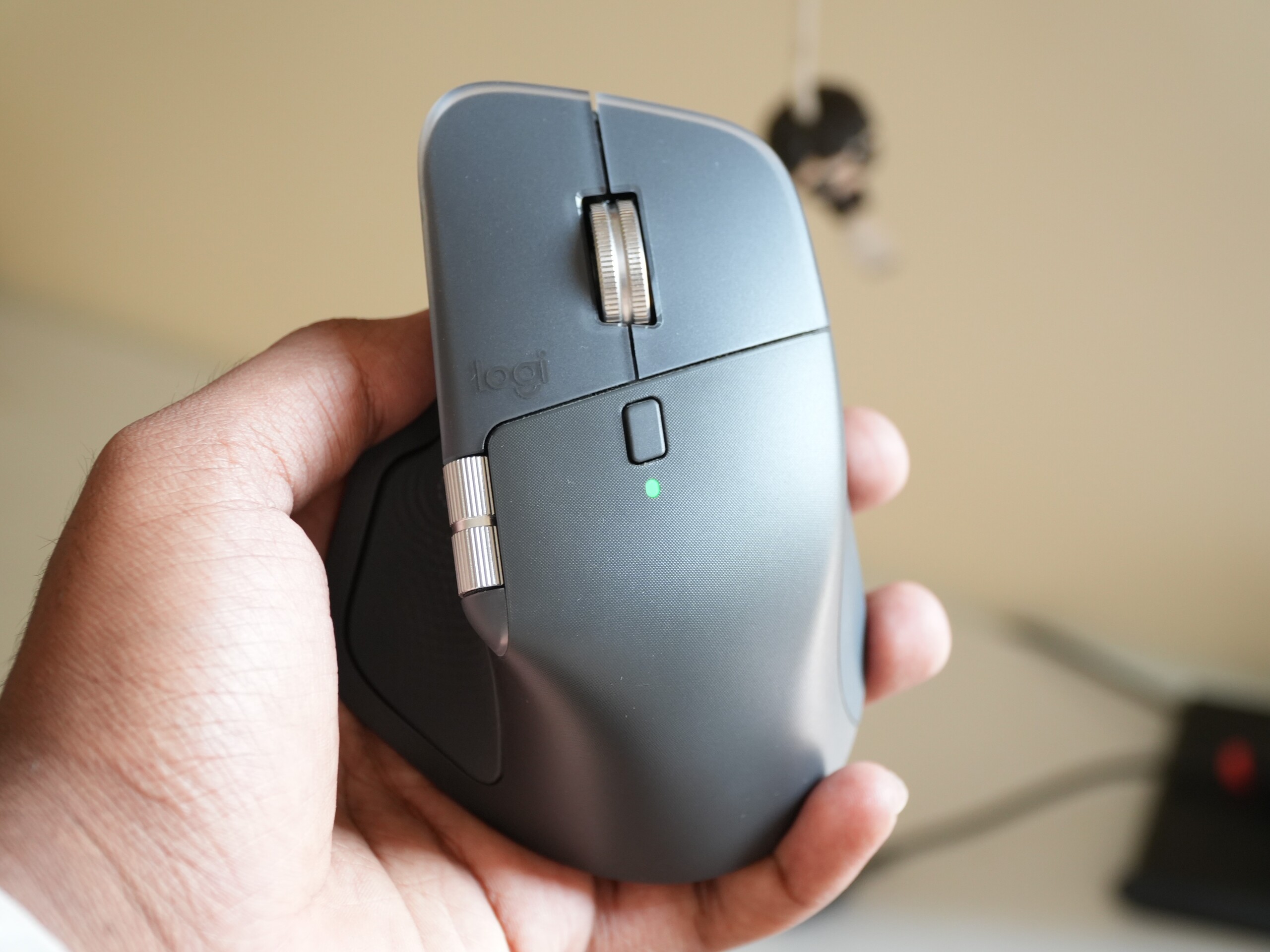 The Logitech MX Master 4 in Graphite colorway (Image source: Abhinav Fating/Notebookcheck)