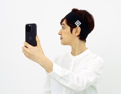 The head and ear scans are assisted by an included headband and some QR-code-like stickers (Image source: Final)