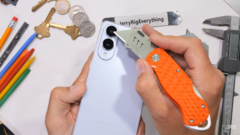 The S25 Edge. (Image source: JerryRigEverything via YouTube)