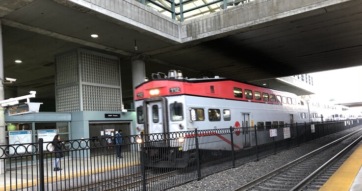 Caltrain in 2018: The train is pushed by a diesel locomotive, and there is no overhead line in Millbrae (Image source: Andreas Sebayang)