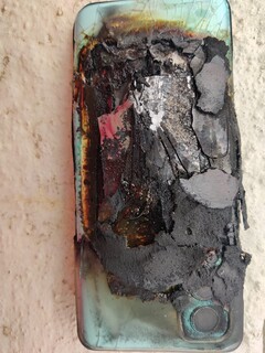 Massive damage to the exploded OnePlus Nord 2. (Source: Ankur Sharma)