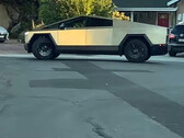 Cybertruck filmed turning on a dime (image: mignoramus/YT)