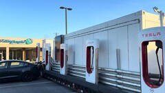 Tesla deploys MegapackChargers to tackle holiday congestions at Supercharger stations (Image source: PRNDL by Jordan Golson)