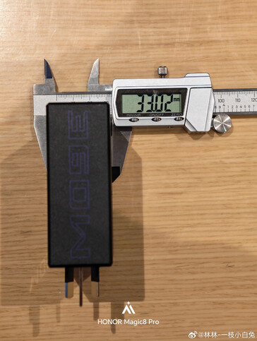 Thickness of the Honor Win 360W charger