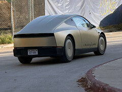 Tesla Cybercab driving on public streets. (LadiesMans217/X)