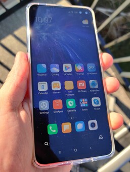 Using the Redmi K30 5G outdoors