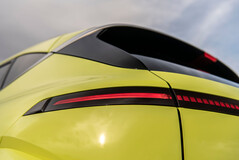 Updated tail lights accentuate the sharp new looks of the 2024 Kona EV. (Image source: Hyundai)