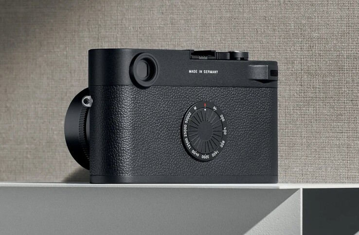 The Leica M11-D replaces the display with an ISO adjustment dial.