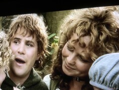 Details amidst bright areas, such as Rosie Cotton's hair, remain fairly clear with some slight blurring. (Image: The Lord of the Rings: The Return of the King from New Line Cinema)