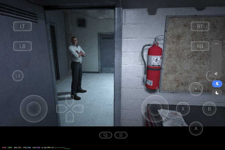 In the in-game overlay at the bottom left, you can see that Outlast can reach more than 40 FPS. (Screenshot: Marc Zander, Notebookcheck)