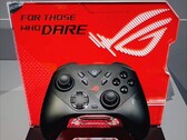 The ROG Raikiri II Xbox Wireless Controller on display at Gamescom. (Image source: Asus ROG)