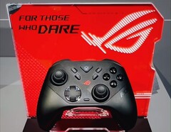 The ROG Raikiri II Xbox Wireless Controller on display at Gamescom. (Image source: Asus ROG)