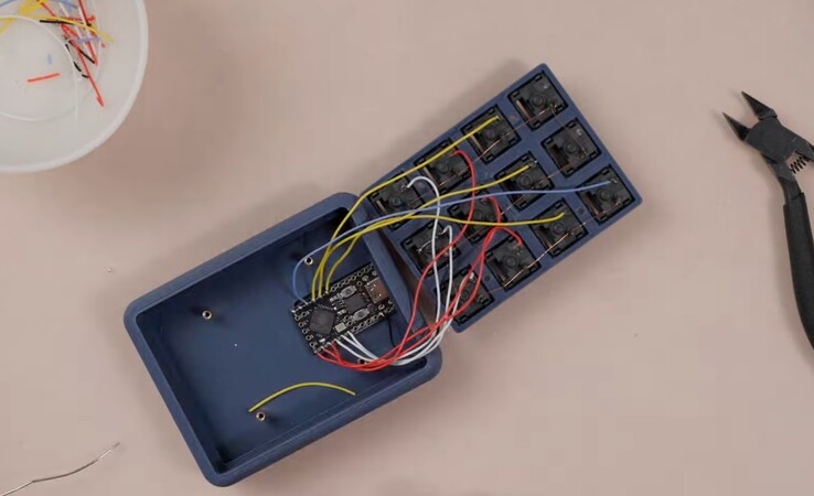 ScottoT9 mechanical keyboard hand wiring. (Image source: Joe Scotto on YouTube)