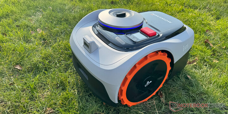 Segway Navimow i105E test robotic lawnmower without boundary wire