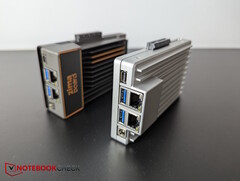 The two ZimaBoards, version 1 and 2 (Image source: Notebookcheck)