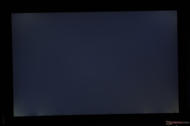 Light-moderate uneven backlight bleeding along the corners