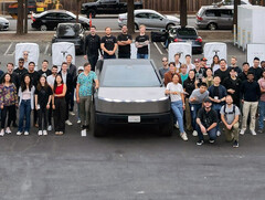The Cybertruck at Tesla&#039;s first 500 kW V4 Supercharger station. (Image source: Tesla)