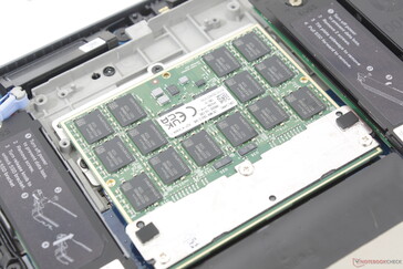 128 GB CAMM2 RAM with heat spreader removed