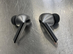 The Galaxy Buds3 Pro looks like a silver version of the AirPods Pro. (Image source: Instagram)