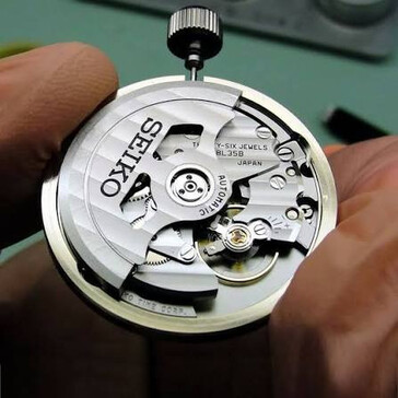 Seiko 4R36 movement.