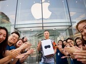 The Vision Pro is off to a tepid start but Apple works on smart glasses. (Image source: Apple)