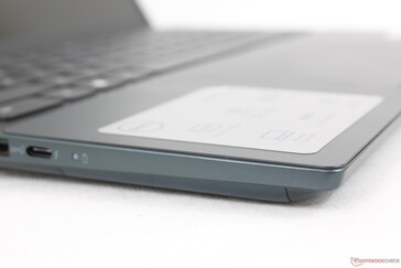 Chassis utilizes the same metal skeleton and Mylar materials as the 16-inch Inspiron 7620