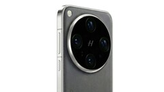 A new spy shot shows the Oppo Find X9 Ultra out in the wild and offers a look at the Hasselblad camera