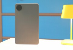 The housing is rather unspectacular, but Xiaomi installs a powerful battery and a bright display (Image source: Notebookcheck)