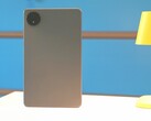 The housing is rather unspectacular, but Xiaomi installs a powerful battery and a bright display (Image source: Notebookcheck)