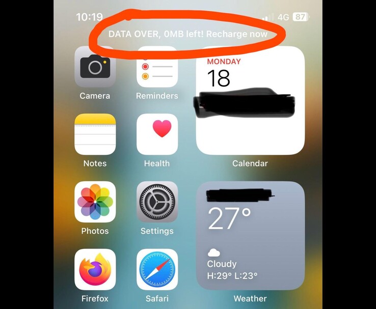 iPhone home screen showing a “DATA OVER, 0MB left! Recharge now” alert (Image source: Reddit/r/ios via u/grmln_rsn)