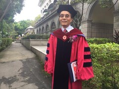 Sharp's president Tau Jeng-wu affirmed Apple's switch to OLED (Image: Debby Wu, Nikkei)