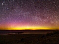 An image showing northern lights. (Image source: lasseholsthansen - Pixabay)