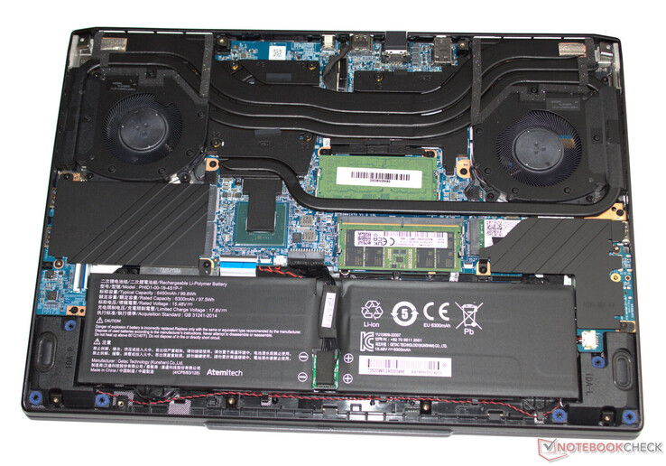 Like the exterior, the XMG Fusion 15 and Core 15 also share the interior design.