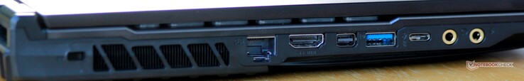 Left: Kensingston lock, ventilation, Ethernet, HDMI 2.0a, mini DisplayPort 1.4, USB 3.2 Gen 2 Type-A, USB 3.2 Gen 2 Type-C, headphone (HiFi/SPDIF) out, mic in