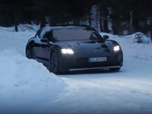 A new video shows the station wagon variant of the facelifted 2024 Porsche Taycan (Image: CarSpyMedia)