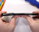 Samsung Galaxy S21 Ultra bend test (Source: JerryRigEverything on YouTube)